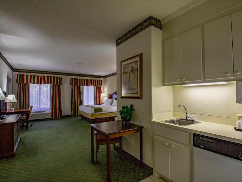 モンクス コーナー イン (Moncks Corner Inn)の写真