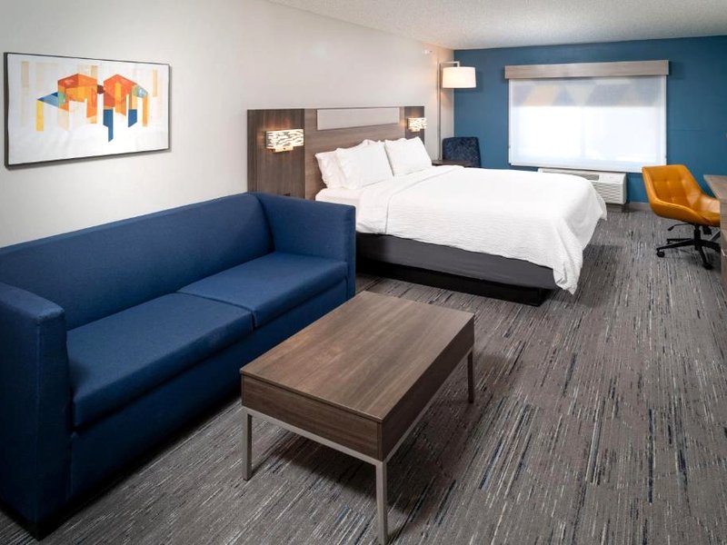 Holiday Inn Express & Suites Fairmont By IHGの写真