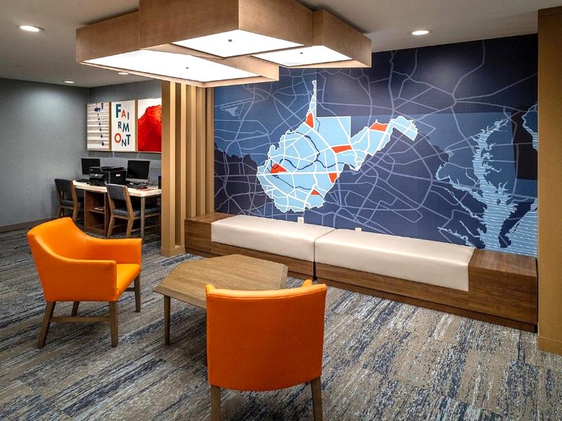 Holiday Inn Express & Suites Fairmont By IHGの写真