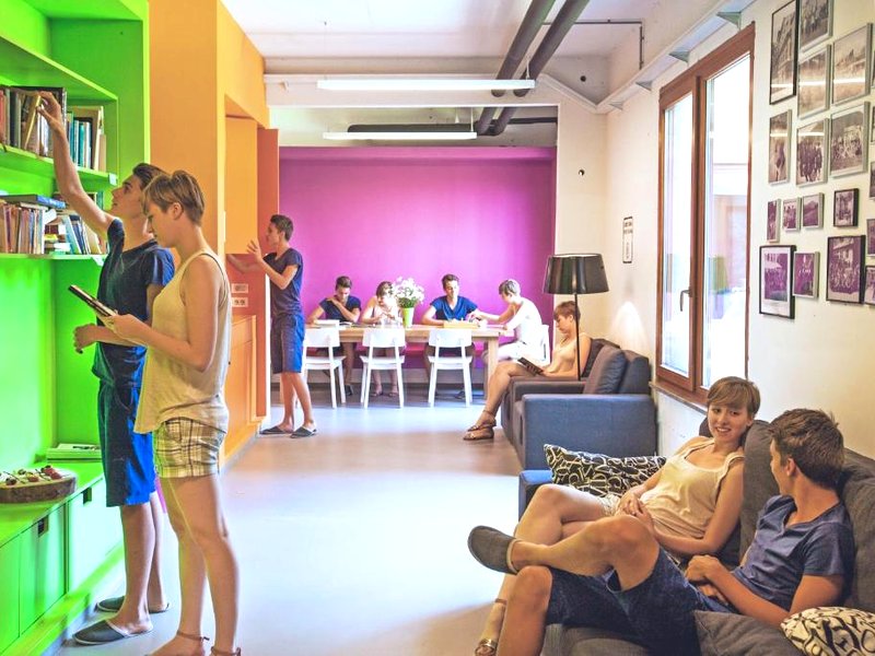 ユース ホステル プロテウス ポストイナ (Youth Hostel Proteus Postojna)の写真