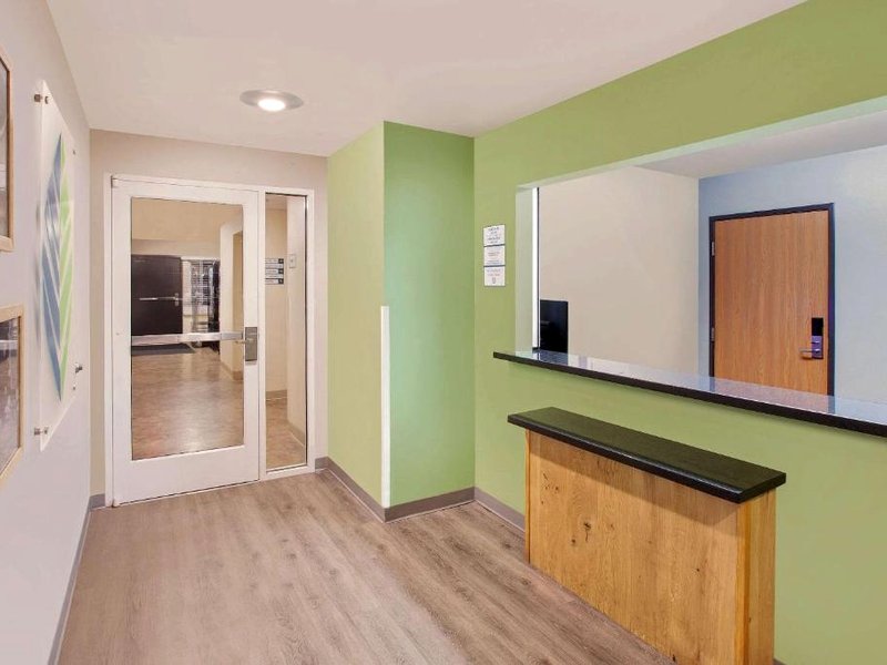 WoodSpring Suites Pharrの写真