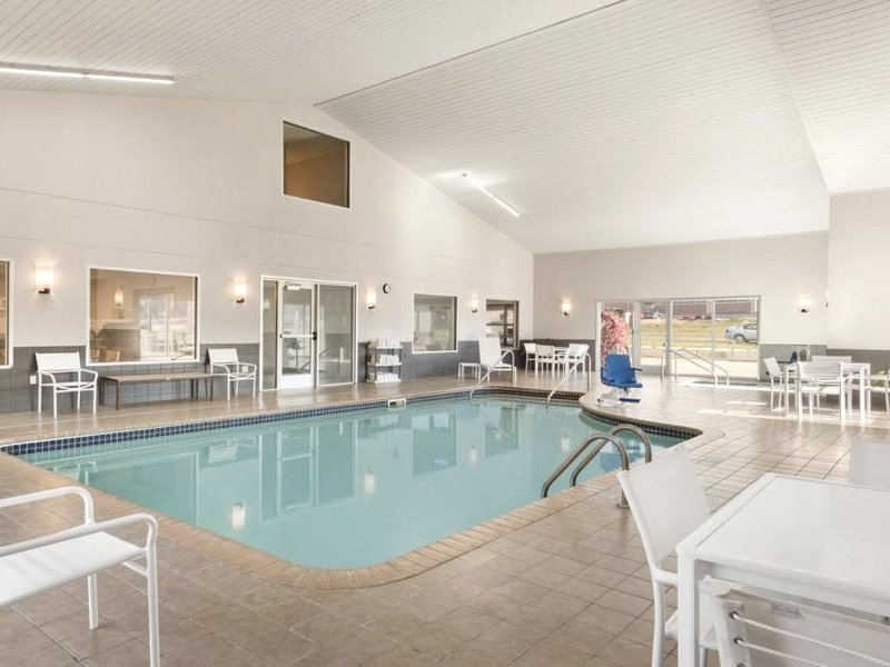 Country Inn & Suites by Radisson, Platteville, WIの写真