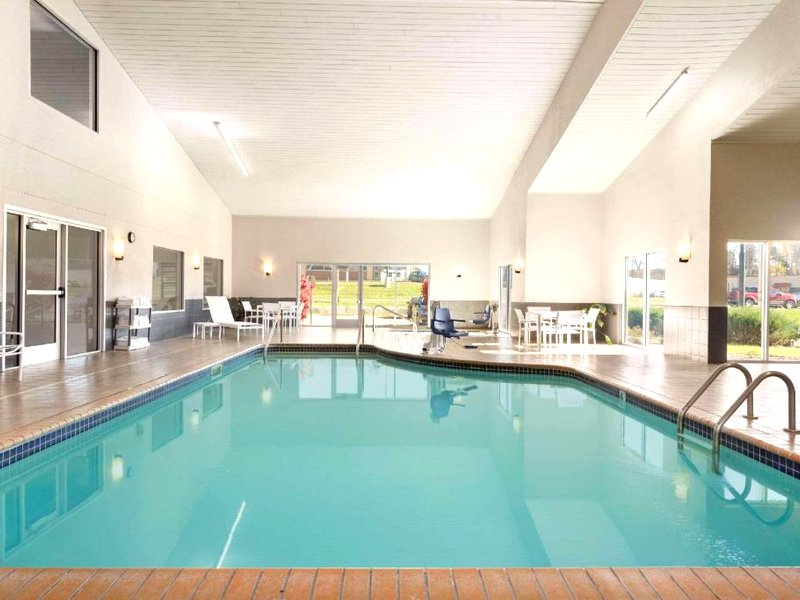 Country Inn & Suites by Radisson, Platteville, WIの写真