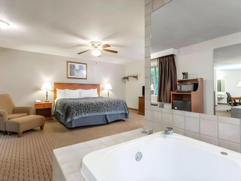 Days Inn & Suites by Wyndham Kaukauna WIの写真