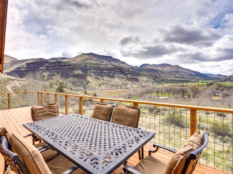 Stunning Hilltop Home by John Day Fossil Bedsの写真