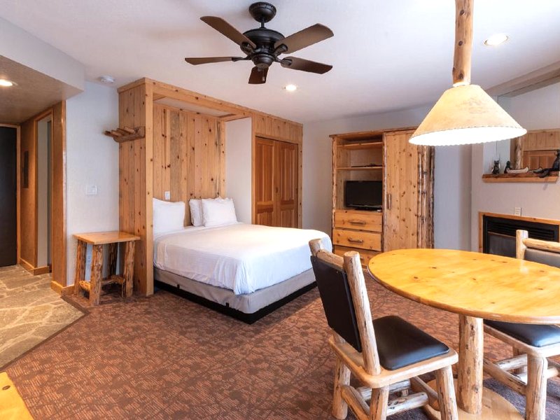 Red Wolf Lodge at Olympic Valleyの写真