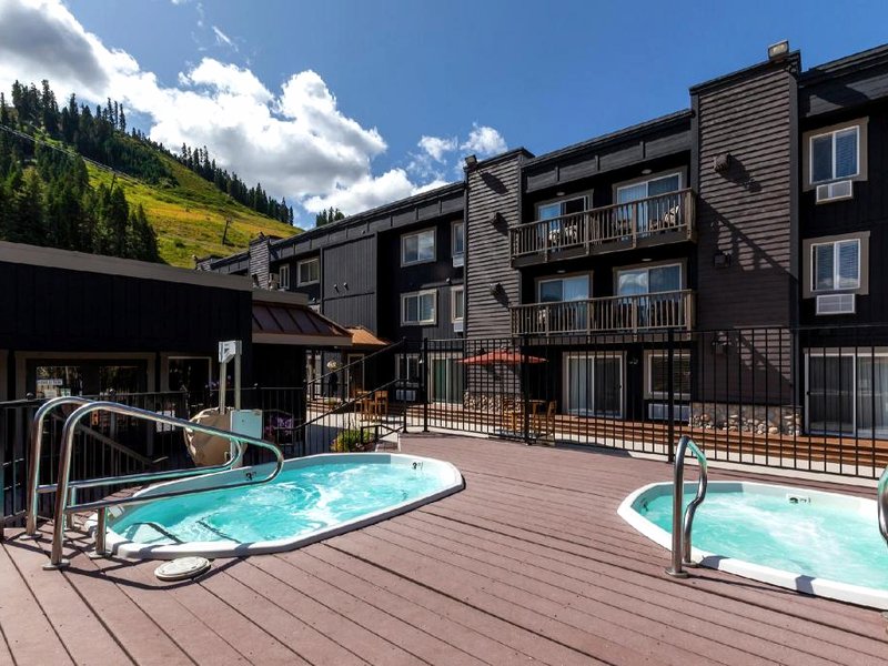 Red Wolf Lodge at Olympic Valleyの写真
