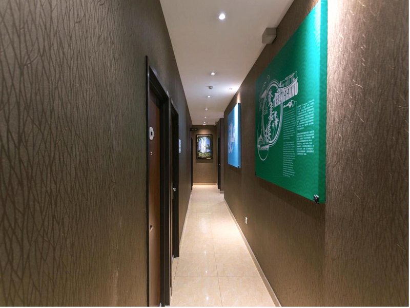 OYO 288 スリ エンステック ホテル (OYO 288 Sri Enstek Hotel)の写真