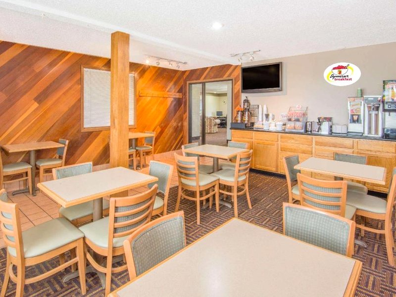 スーパー 8 バイ ウインダム ノックスビル (Super 8 By Wyndham Knoxville)の写真