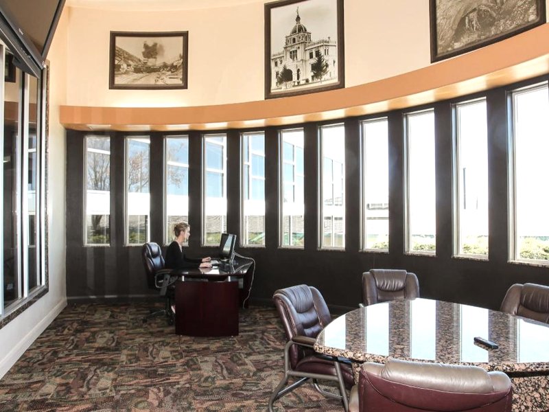 ザ グリーンウェル イン アンド コンベンション センター (The Greenwell Inn and Convention Center)の写真