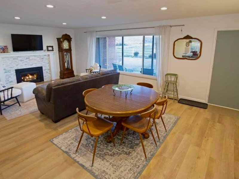 Nine Mile Ranch 4br, Views, Office, Fireplaceの写真