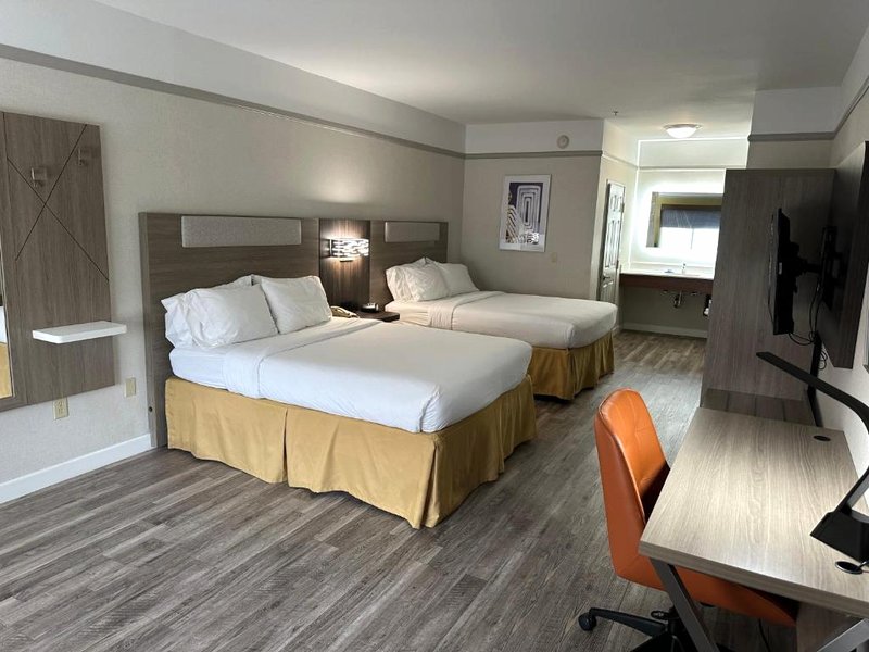 ホリデイ イン エクスプレス ホテル ＆ スイーツ サンディマス バイ IHG (Holiday Inn Express Hotel & Suites San Dimas By IHG)の写真