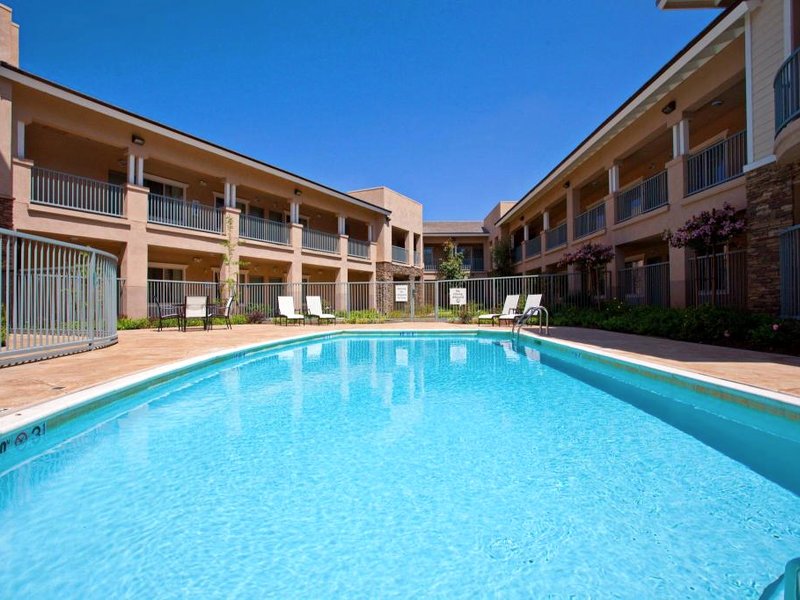 ホリデイ イン エクスプレス ホテル ＆ スイーツ サンディマス バイ IHG (Holiday Inn Express Hotel & Suites San Dimas By IHG)の写真