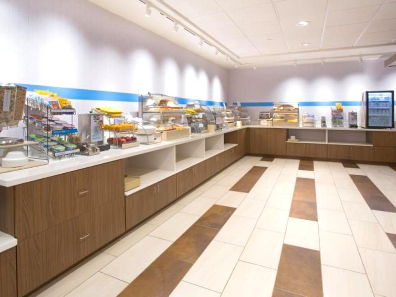 Holiday Inn Express & Suites Oswego By IHGの写真