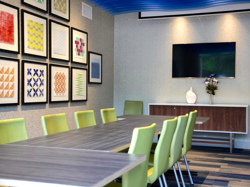Holiday Inn Express & Suites Oswego By IHGの写真