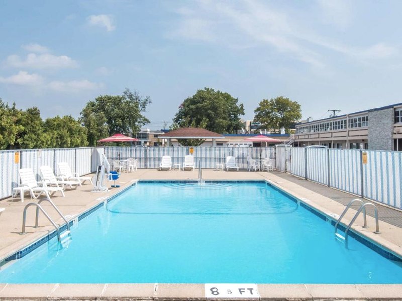 デイズ イン バイ ウィンダム ヒックスビル ロング アイランド (Days Inn by Wyndham Hicksville Long Island)の写真