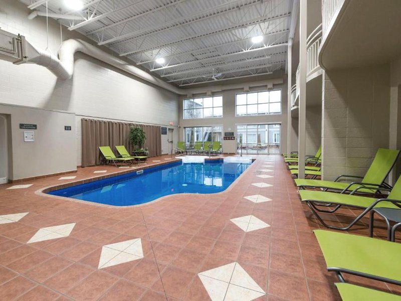 Hotel & Suites Le Dauphin Drummondvilleの写真