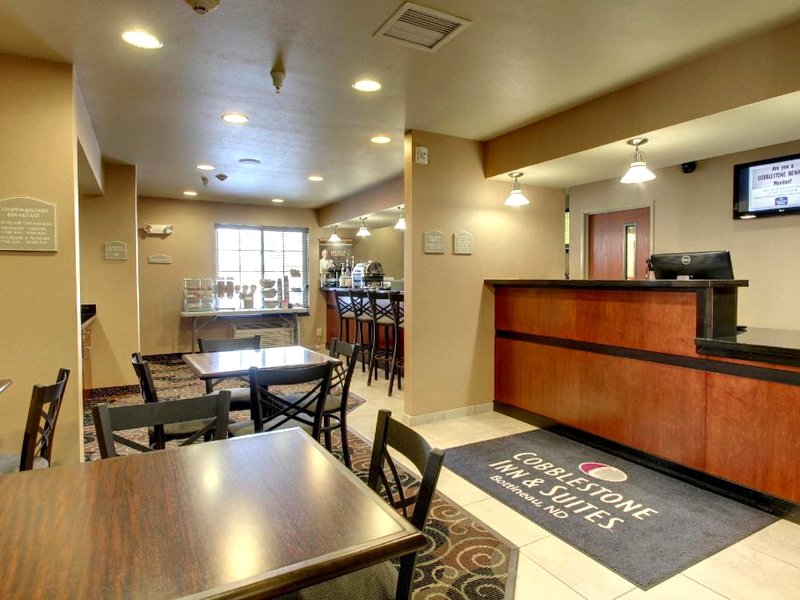 Cobblestone Inn & Suites - Bottineauの写真