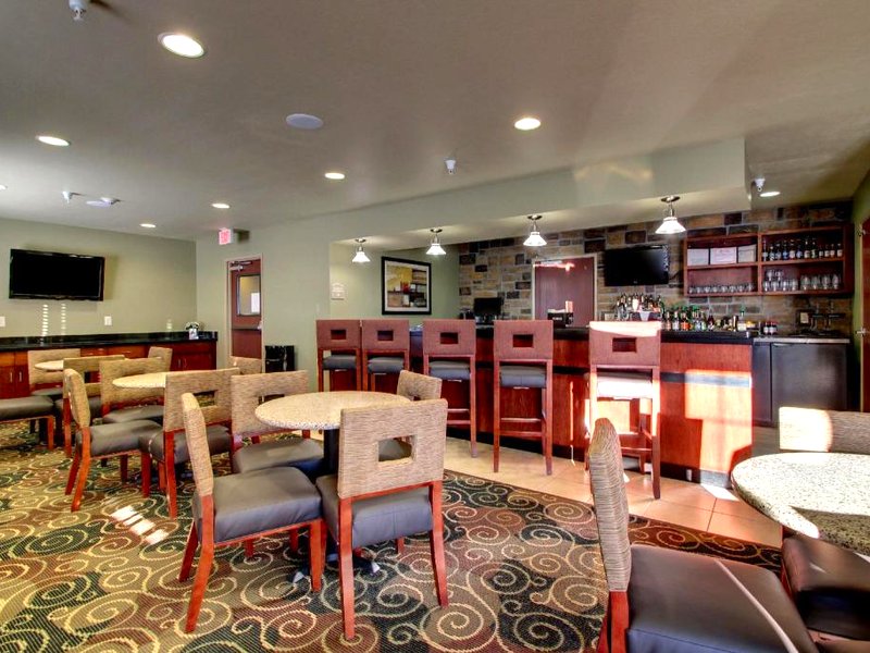 Cobblestone Inn & Suites - Bottineauの写真