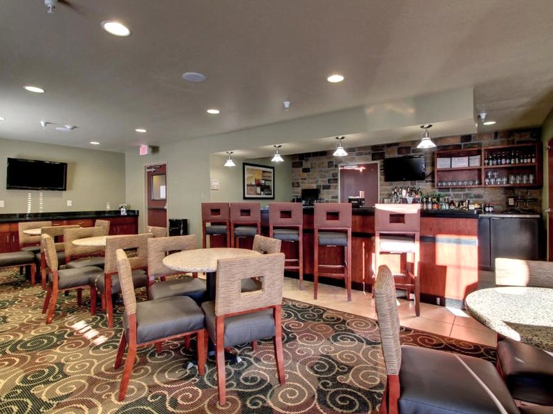 Cobblestone Inn and Suites - Bottineauの写真
