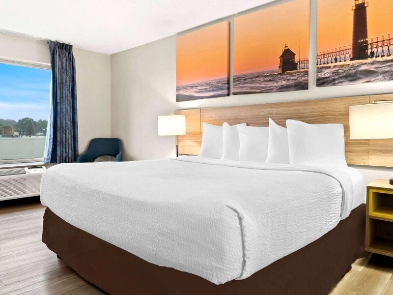 デイズ イン&スイーツ バイ ウィンダム ウォレン (Days Inn & Suites by Wyndham Warren)の写真
