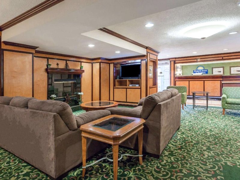 デイズ イン&スイーツ バイ ウィンダム ウォレン (Days Inn & Suites by Wyndham Warren)の写真