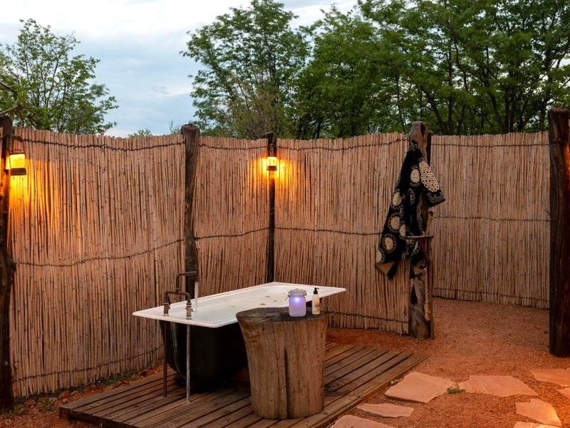 Hideaways Nantwich Lodge, Hwangeの写真