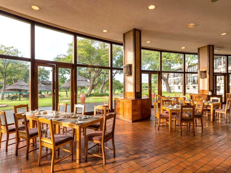 ワンゲ サファリ ロッジ (Hwange Safari Lodge)の写真