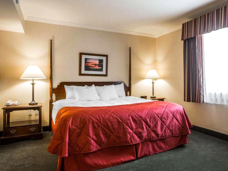 Clarion Inn & Suites at the Outlets of Lake Georgeの写真