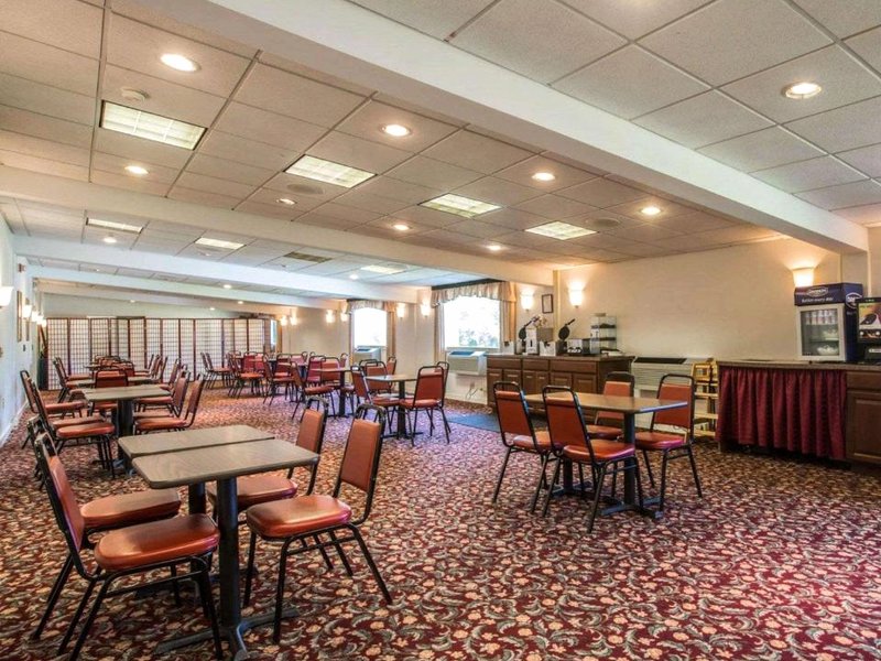 Clarion Inn & Suites at the Outlets of Lake Georgeの写真