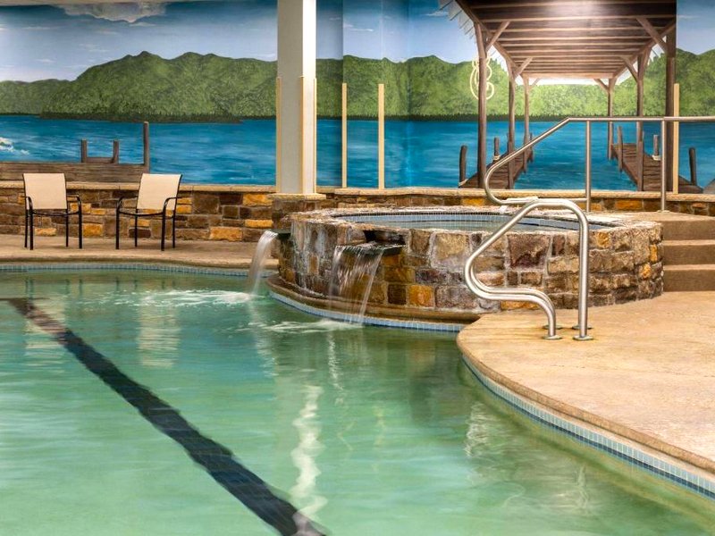 La Quinta Inn & Suites by Wyndham Lake Georgeの写真