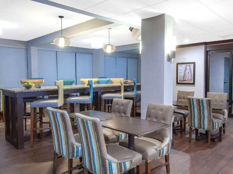 ウィンゲート バイ ウィンダム チャールストン コロシアム (Wingate by Wyndham Charleston Coliseum)の写真
