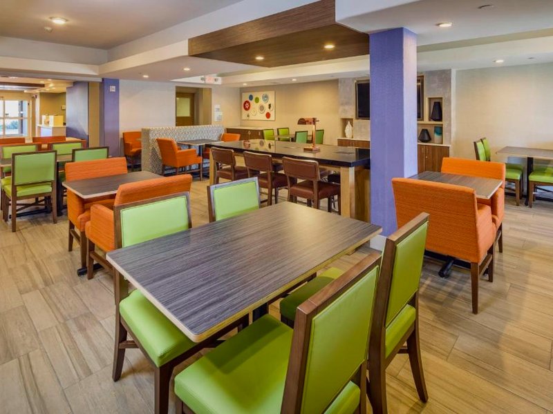 ホリデイ イン エクスプレス ホテル ＆ スイーツ モデスト サリダ バイ IHG (Holiday Inn Express Hotel & Suites Modesto-Salida By IHG)の写真