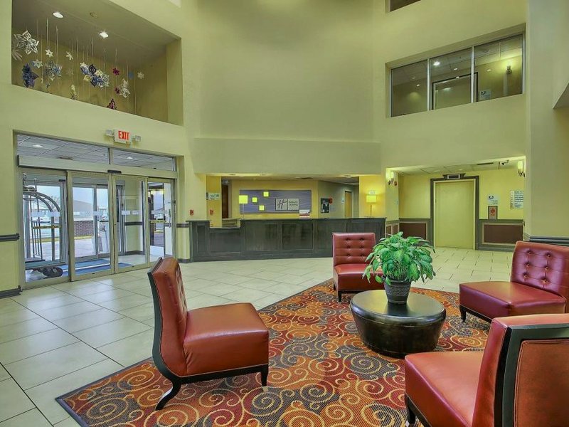 Holiday Inn Express Hotel Suites Grove Cityの写真