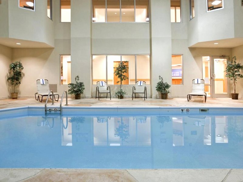 Holiday Inn Express Hotel Suites Grove Cityの写真