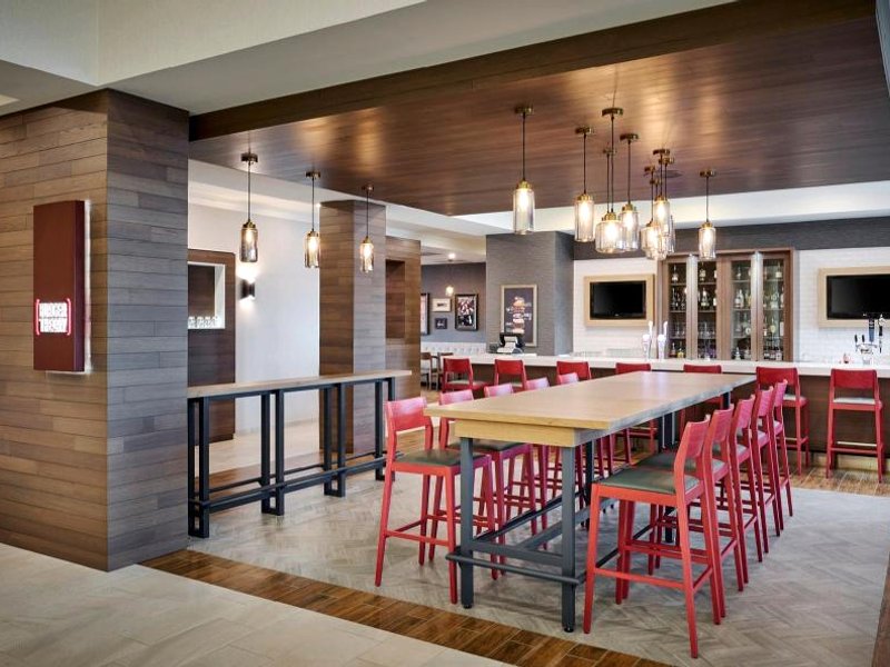 Holiday Inn & Suites Oakville at Bronte By IHGの写真