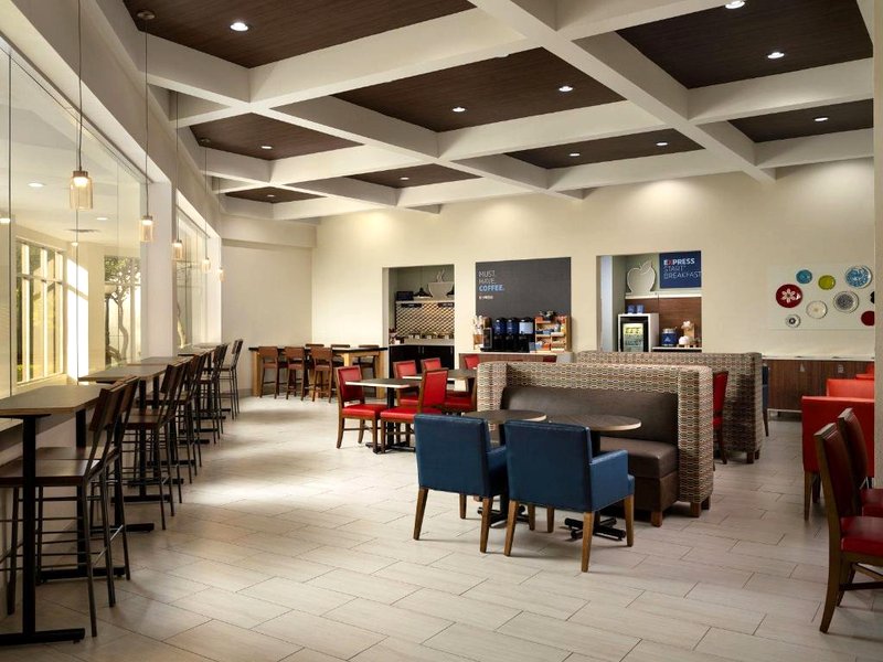 ホリデイ イン エクスプレス ホテル ＆ スイーツ アーヴィング DFW エアポート ノース バイ IHG (Holiday Inn Express Hotel & Suites Irving DFW Airport North By IHG)の写真