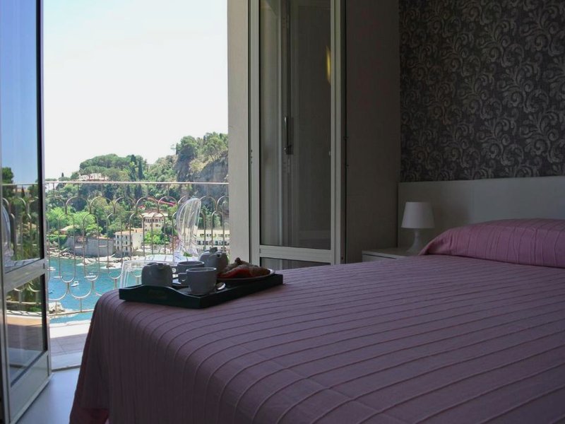 バイア アズーラ ホテル (Baia Azzurra Hotel)の写真