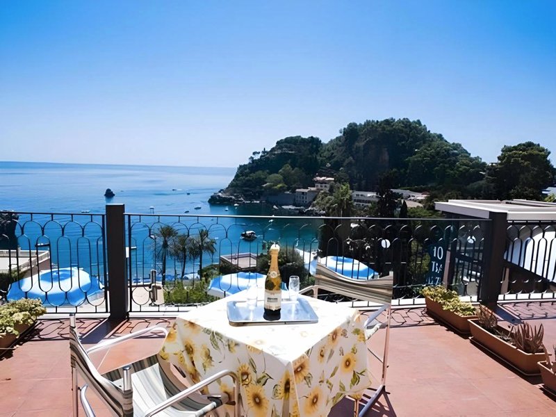 バイア アズーラ ホテル (Baia Azzurra Hotel)の写真