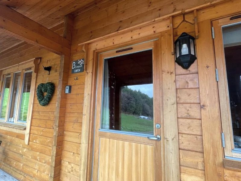 Blossom Cabin - Little log Cabin in Walesの写真