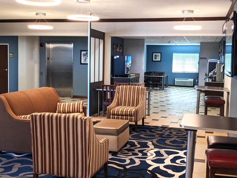 Microtel Inn Suites By Wyndham Michigan City_2の写真