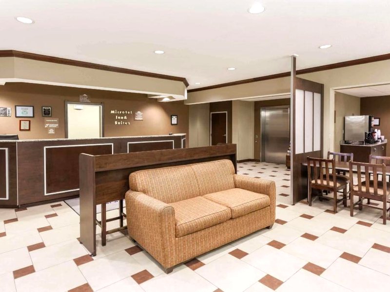 Microtel Inn Suites By Wyndham Michigan City_2の写真