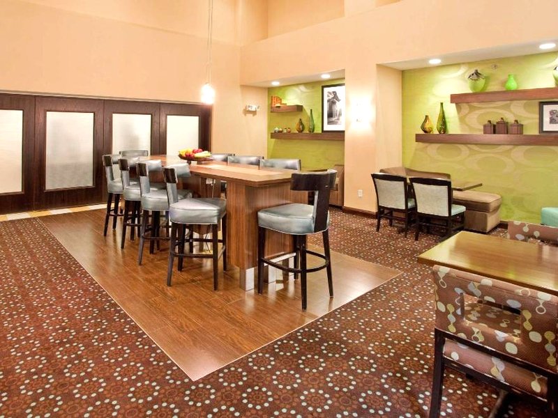 ハンプトン イン アンド スイーツ セント クラウド (Hampton Inn and Suites St. Cloud)の写真