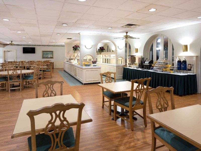 Days Inn & Conf Center by Wyndham Southern Pines Pinehurstの写真