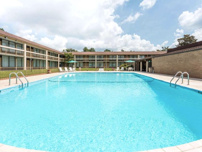 Days Inn & Conf Center by Wyndham Southern Pines Pinehurstの写真