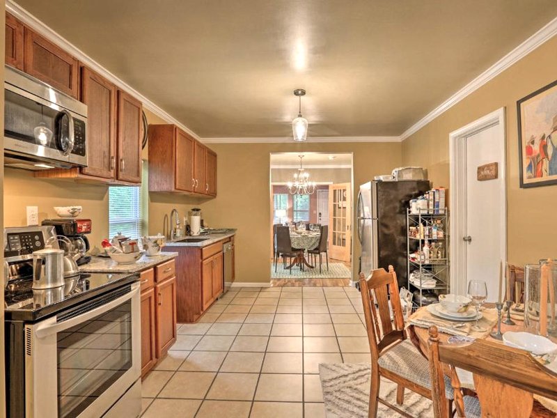 Renovated Home With Screened In Patio On Hwy 90の写真