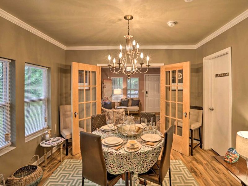 Renovated Home With Screened In Patio On Hwy 90の写真