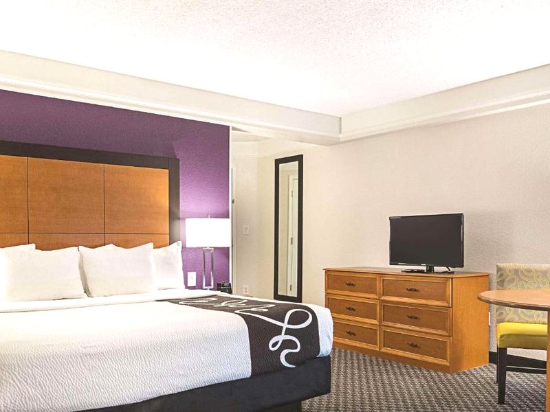 La Quinta Inn & Suites by Wyndham Ontario Airportの写真