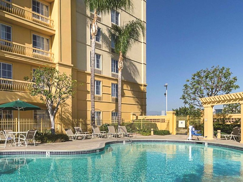 La Quinta Inn & Suites by Wyndham Ontario Airportの写真