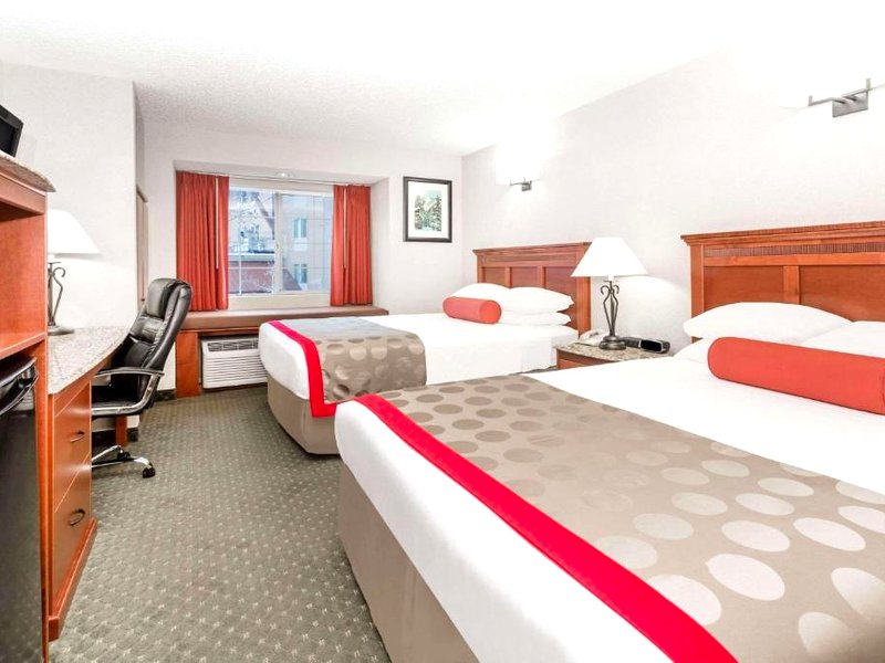 Ramada by Wyndham Friscoの写真